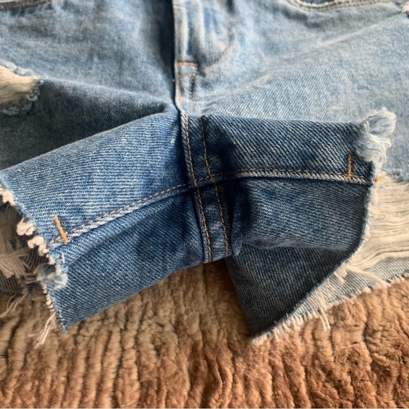 BLANK NYC The Barrow Vintage High Rise Short - Picture 3 of 5